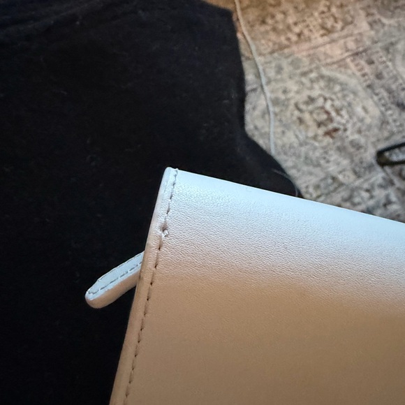 Kate Spade Gemma NWOT White/pale grey Scalloped Edge Compact Wallet 4.5x4 - Picture 11 of 11